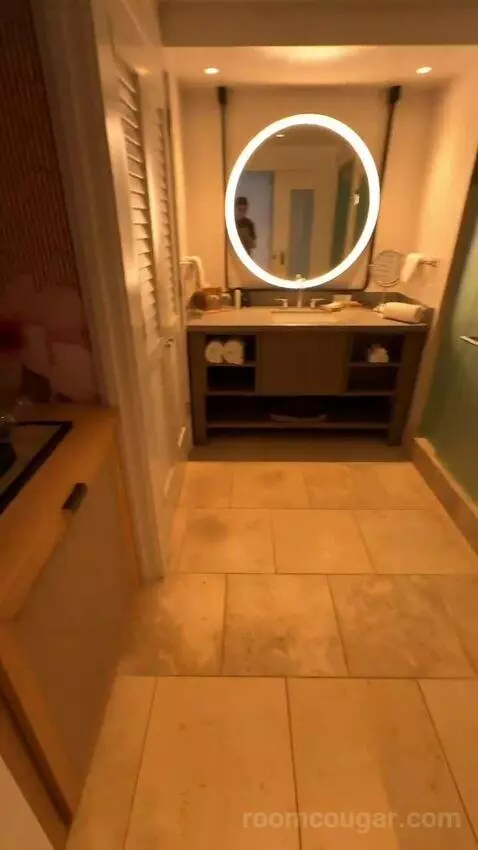 Ocean Front Club, Club Lounge Access, Club Guest Room, 2 Queen, Ocean Facing View, Top Floor (#607) bathroom picture #3