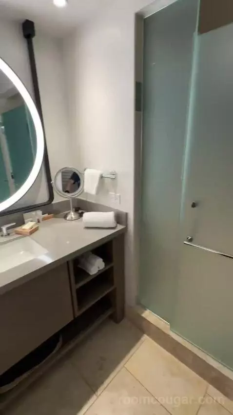 Ocean Front Club, Club Lounge Access, Club Guest Room, 2 Queen, Ocean Facing View, Top Floor (#607) bathroom picture #5