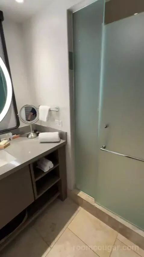 Ocean Front Club, Club Lounge Access, Club Guest Room, 2 Queen, Ocean Facing View, Top Floor (#607) bathroom picture #6