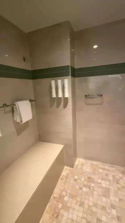 Ocean Front Club, Club Lounge Access, Club Guest Room, 2 Queen, Ocean Facing View, Top Floor (#607) bathroom picture #8