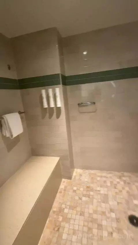 Ocean Front Club, Club Lounge Access, Club Guest Room, 2 Queen, Ocean Facing View, Top Floor (#607) bathroom picture #9