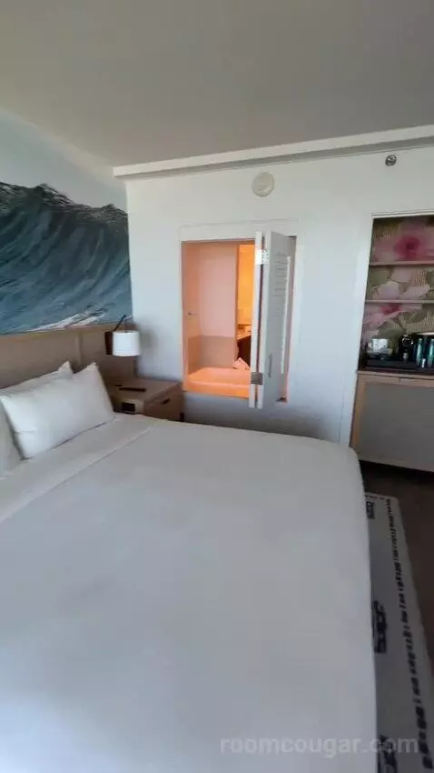 Premium Ocean Front, Guest Room, 1 King, Ocean Facing View, Top Floor, Balcony (#611) bed picture #11