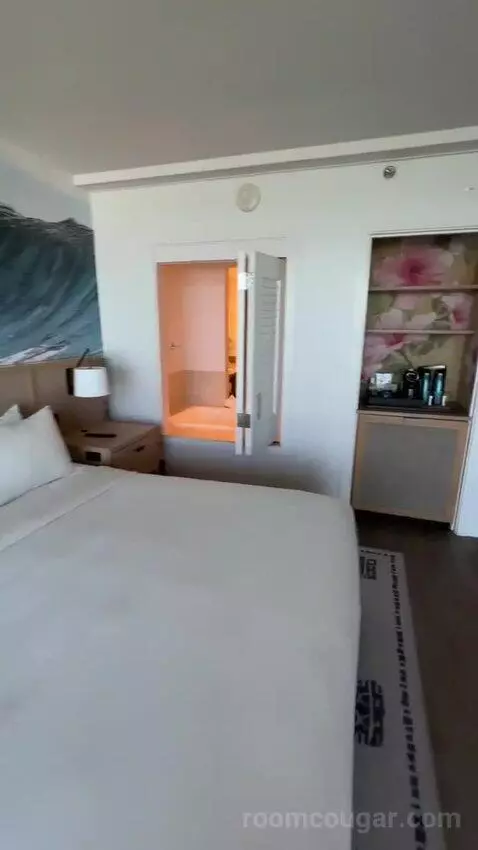 Premium Ocean Front, Guest Room, 1 King, Ocean Facing View, Top Floor, Balcony (#611) bed picture #12