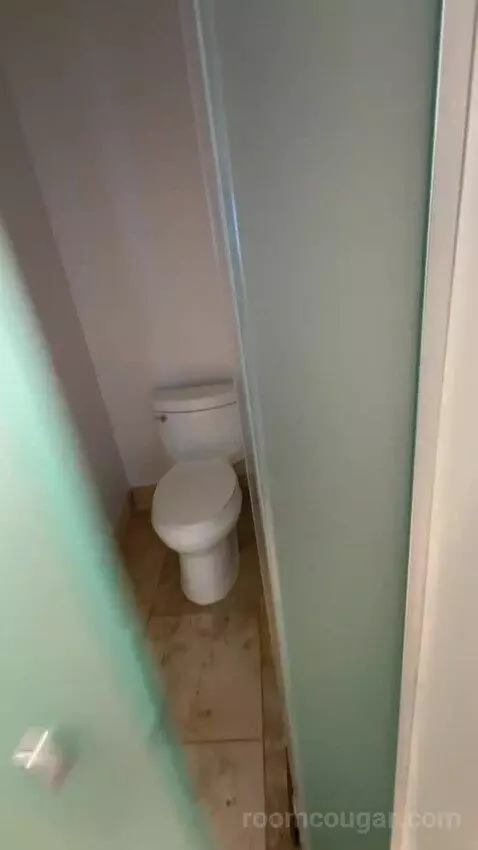Premium Ocean Front, Guest Room, 1 King, Ocean Facing View, Top Floor, Balcony (#611) bathroom picture #3