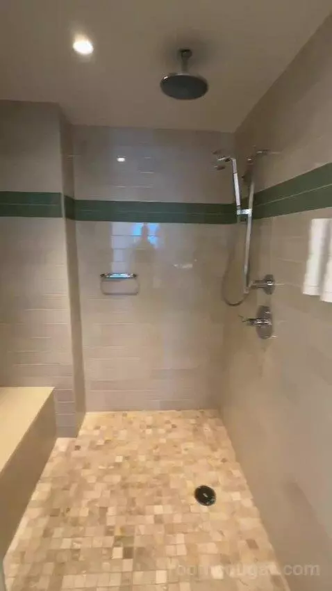 Premium Ocean Front, Guest Room, 1 King, Ocean Facing View, Top Floor, Balcony (#611) bathroom picture #5