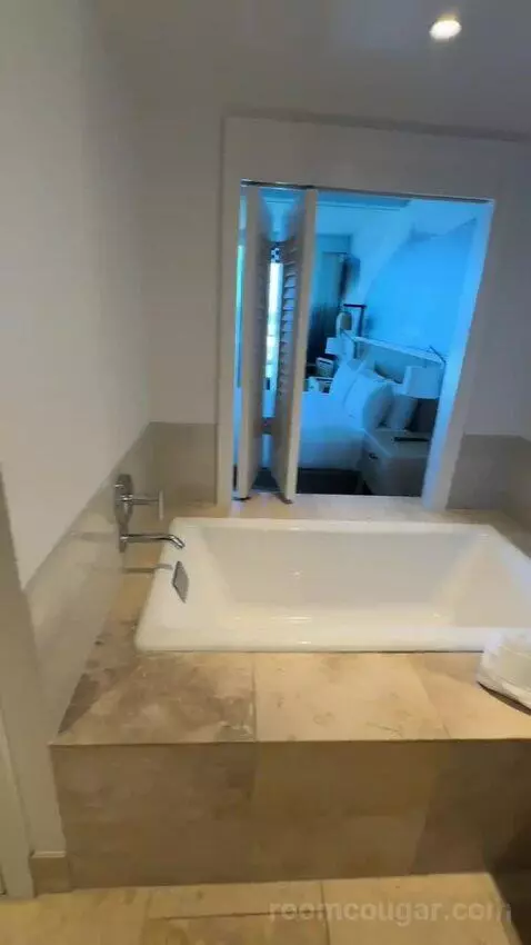 Premium Ocean Front, Guest Room, 1 King, Ocean Facing View, Top Floor, Balcony (#611) bathroom picture #9