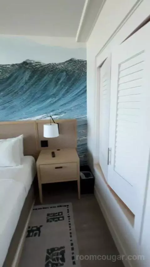 Premium Ocean Front, Guest Room, 1 King, Ocean Facing View, Top Floor, Balcony (#611) bed picture #3
