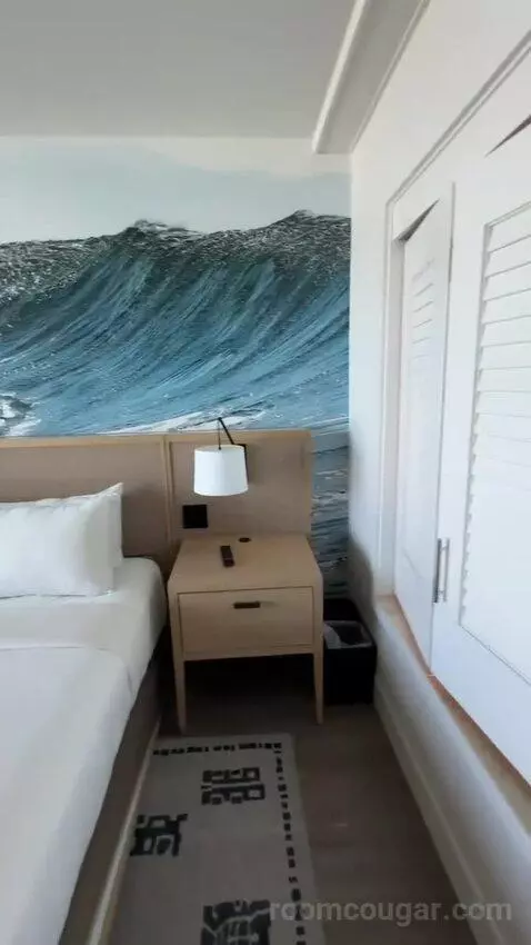 Premium Ocean Front, Guest Room, 1 King, Ocean Facing View, Top Floor, Balcony (#611) bed picture #4
