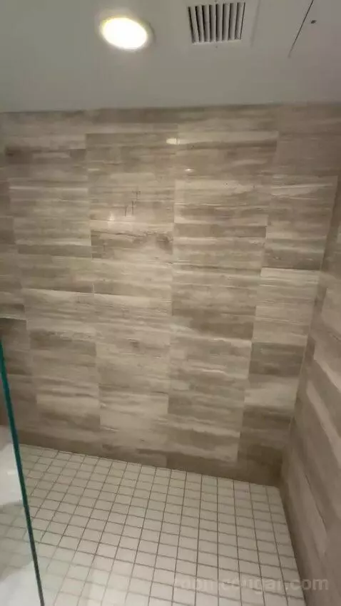 Grand One Bedroom Suite with Ocean View (D2105) bathroom picture #1