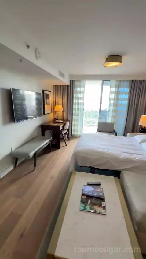 Grand One Bedroom Suite with Ocean View (D2105) bed picture #2