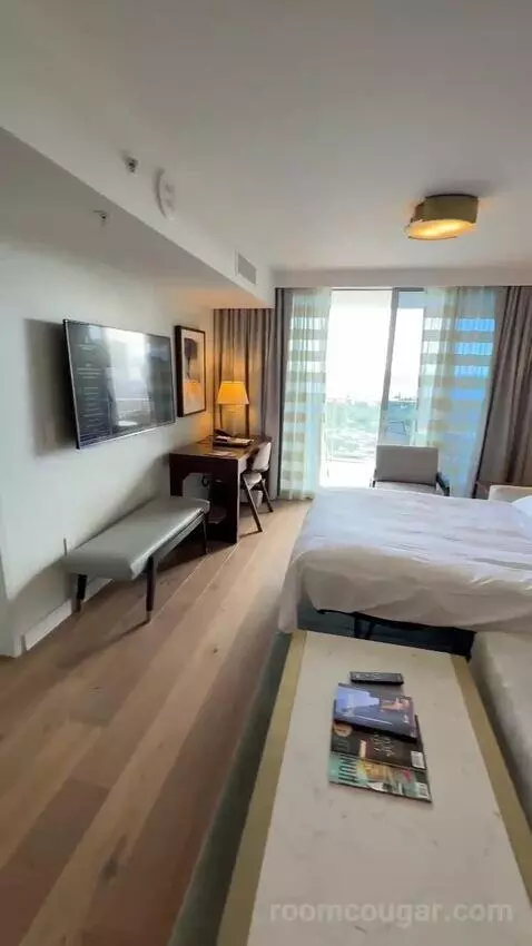 Grand One Bedroom Suite with Ocean View (D2105) bed picture #3