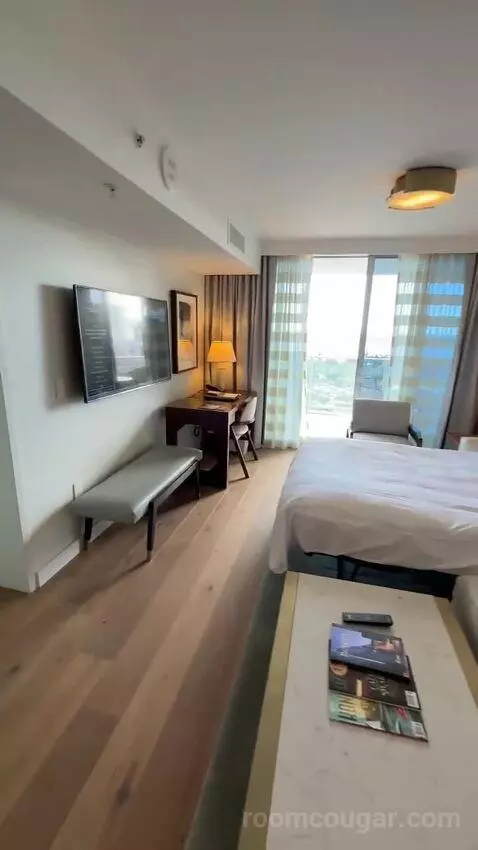 Grand One Bedroom Suite with Ocean View (D2105) bed picture #4