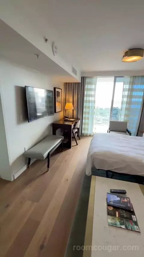 Grand One Bedroom Suite with Ocean View (D2105) bed picture #5