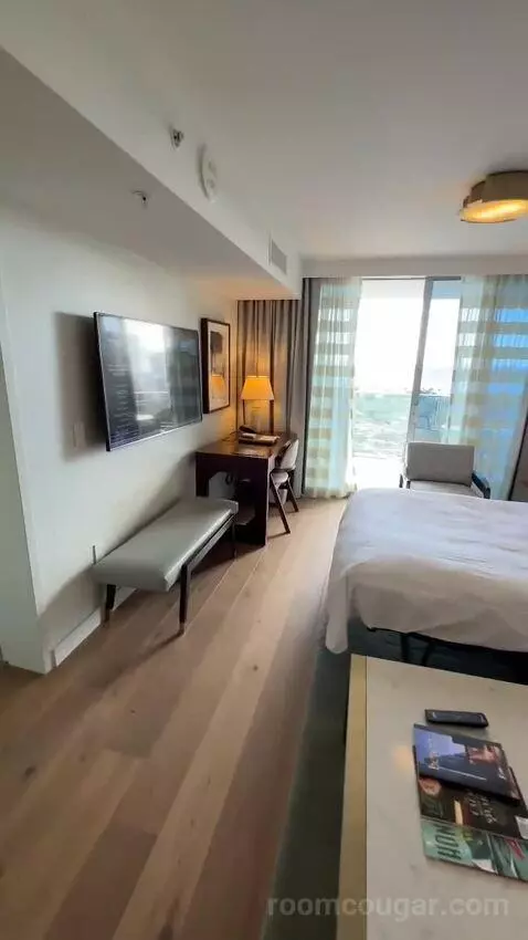 Grand One Bedroom Suite with Ocean View (D2105) bed picture #6