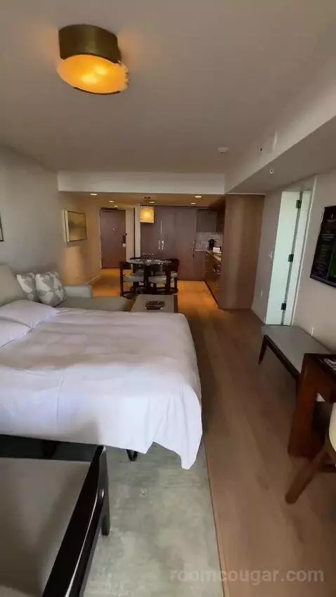 Grand One Bedroom Suite with Ocean View (D2105) bed picture #8