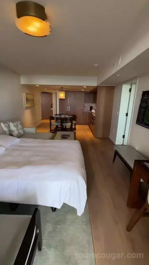 Grand One Bedroom Suite with Ocean View (D2105) bed picture #9