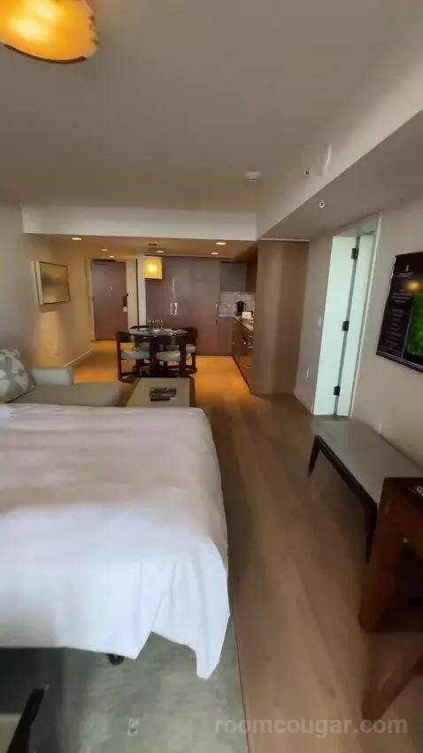 Grand One Bedroom Suite with Ocean View (D2105) bed picture #11
