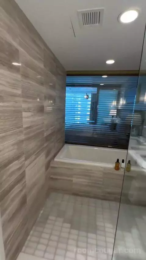 Corner Room with City and Ocean View (E1501) bathroom picture #11