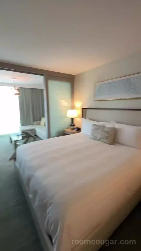Corner Room with City and Ocean View (E1501) bed picture #2