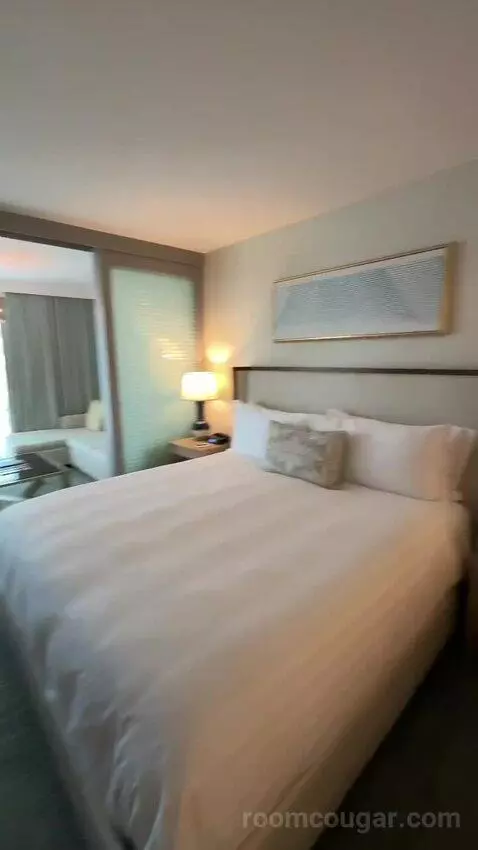 Corner Room with City and Ocean View (E1501) bed picture #3