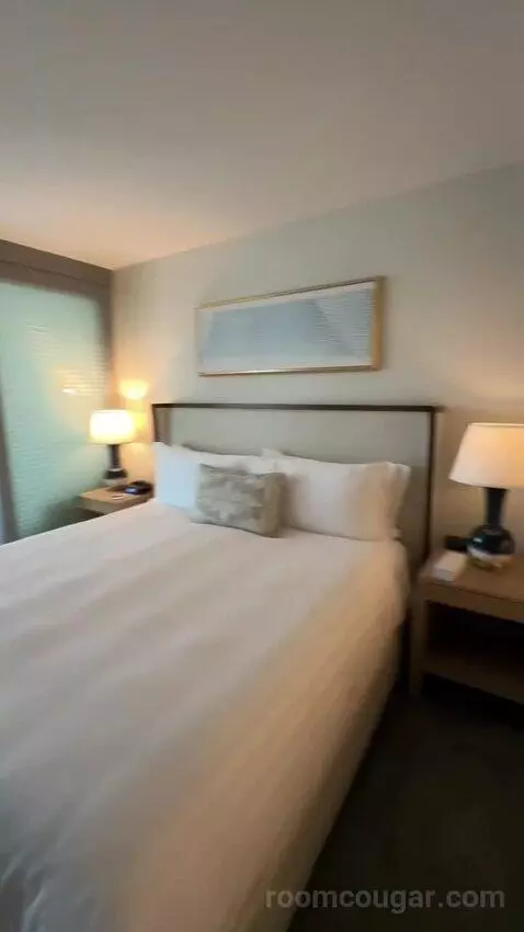Corner Room with City and Ocean View (E1501) bed picture #5
