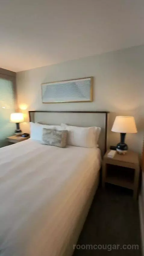 Corner Room with City and Ocean View (E1501) bed picture #6