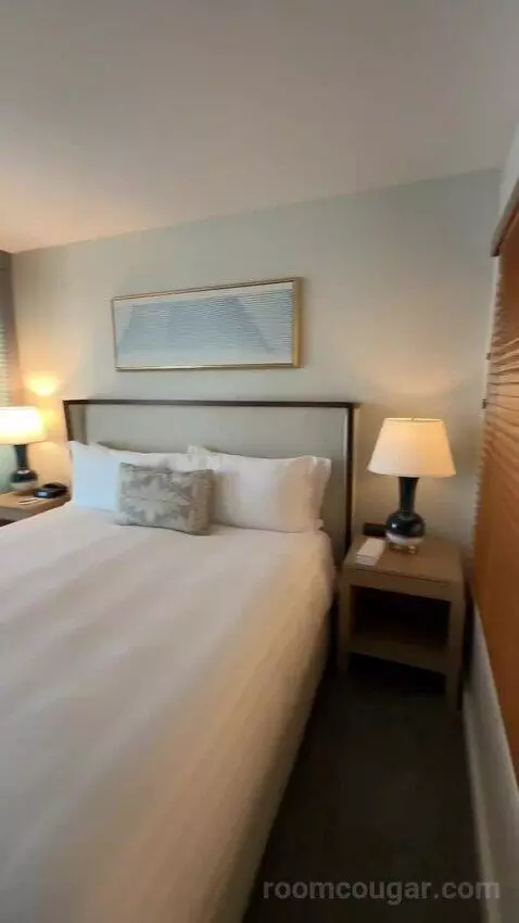 Corner Room with City and Ocean View (E1501) bed picture #7