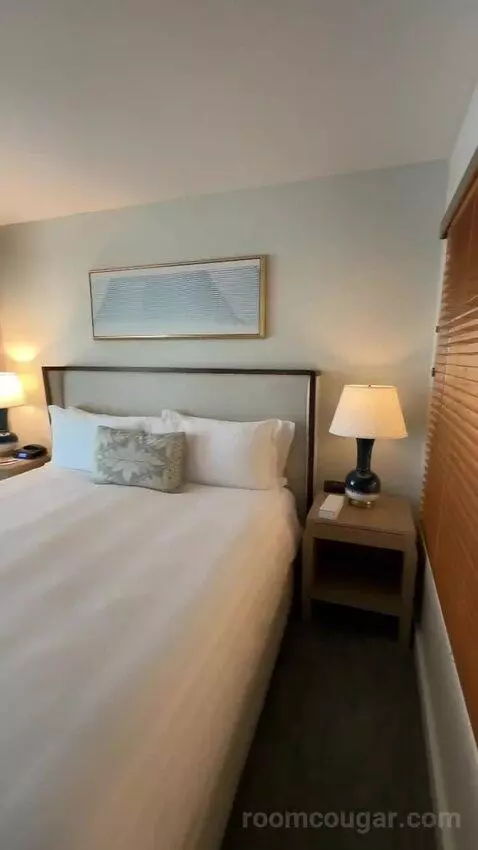 Corner Room with City and Ocean View (E1501) bed picture #8