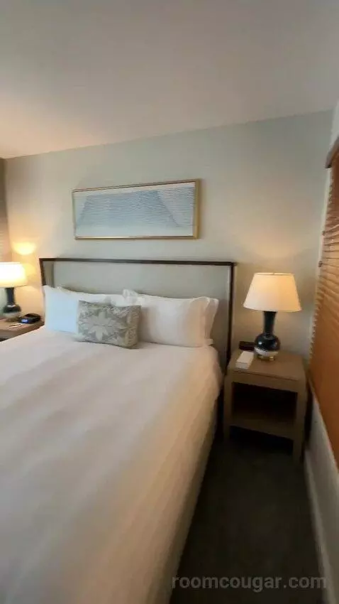 Corner Room with City and Ocean View (E1501) bed picture #9