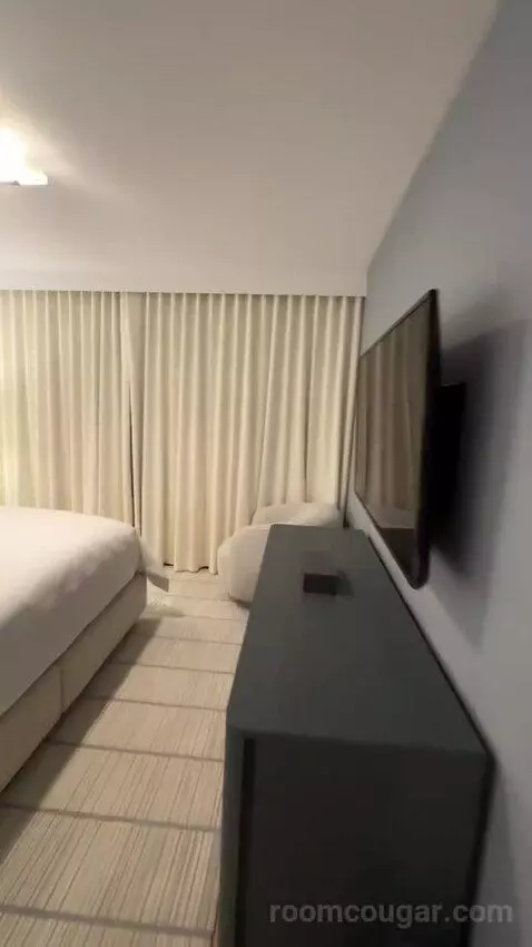 Penthouse (37th Floor) bed picture #7