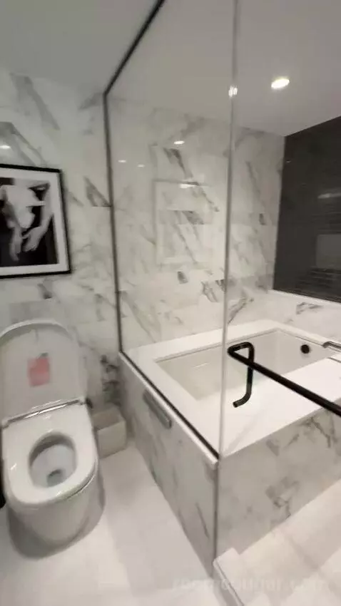Penthouse (37th Floor) bathroom picture #7