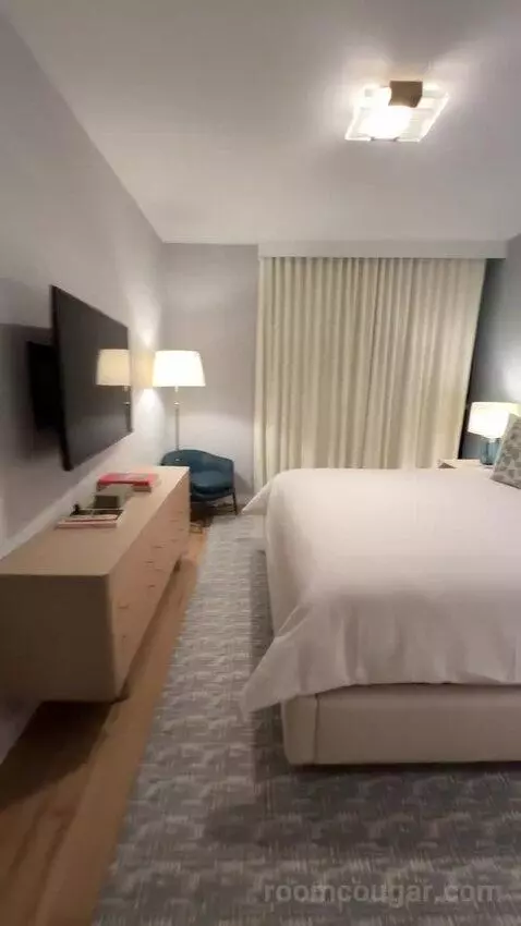 Penthouse (37th Floor) bed picture #2