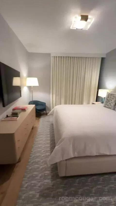 Penthouse (37th Floor) bed picture #3