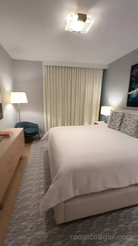 Penthouse (37th Floor) bed picture #5