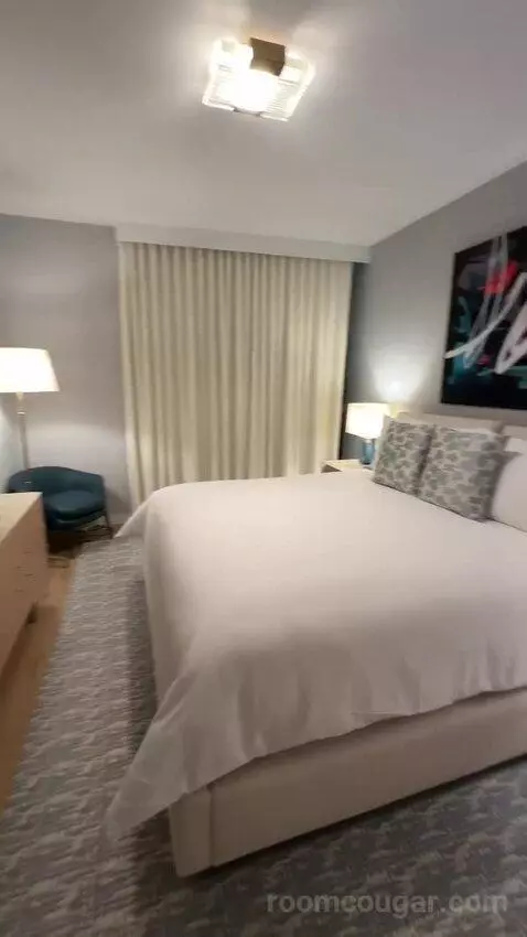 Penthouse (37th Floor) bed picture #6