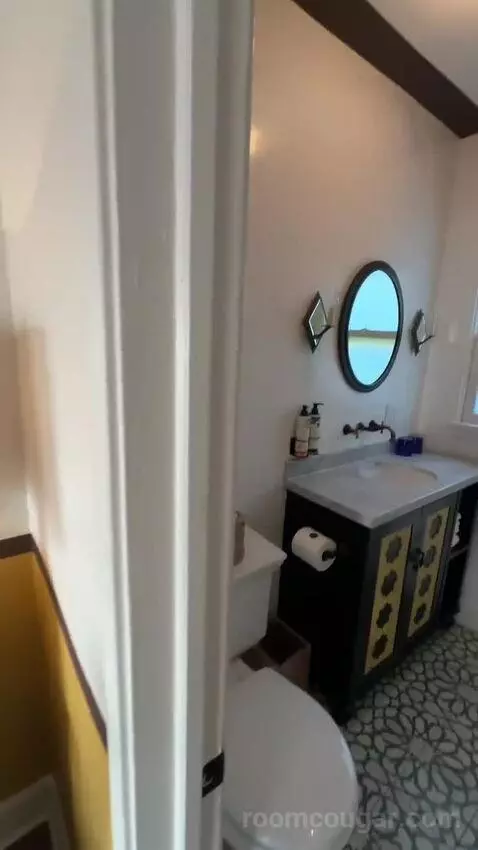 Queen Room with Sea View (#19) bathroom picture #1
