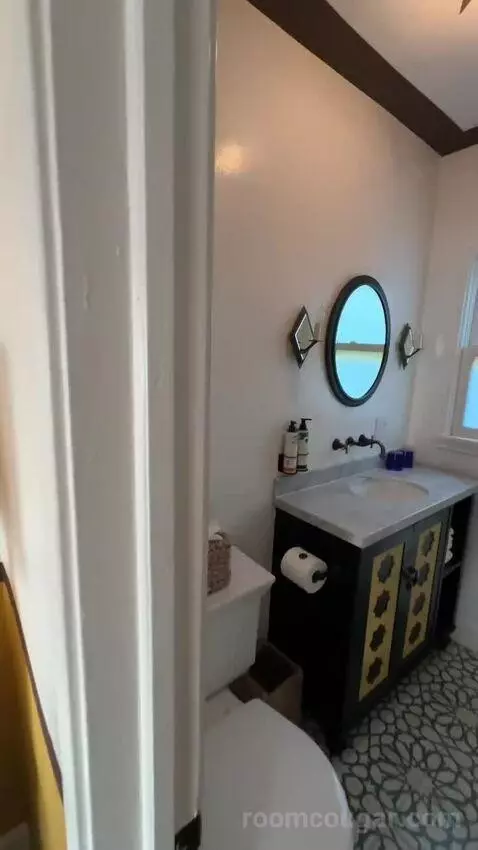 Queen Room with Sea View (#19) bathroom picture #2