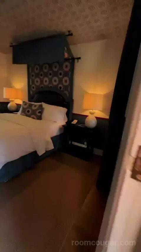Queen Room with Garden View (#9) bed picture #2