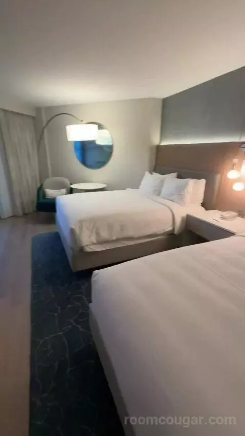 Queen Queen Room with Partial Ocean View (#914) view picture #1