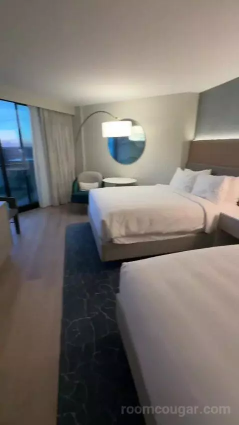Queen Queen Room with Partial Ocean View (#914) view picture #2