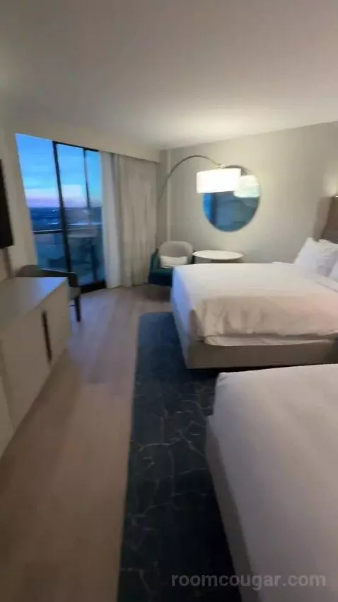 Queen Queen Room with Partial Ocean View (#914) bed picture #5