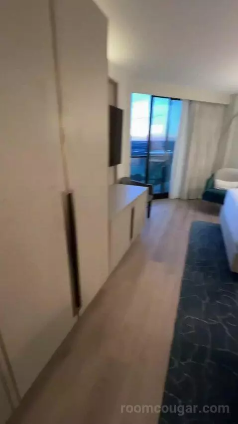 Queen Queen Room with Partial Ocean View (#914) view picture #6