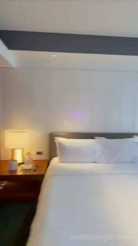 Fabulous Room, Guest Room, 1 King, City View (#1520) bed picture #3