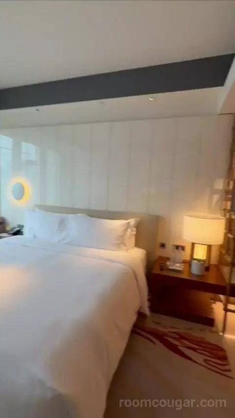 Spectacular Room, Guest Room, 1 King, Taipei 101 View (#1519) bed picture #1