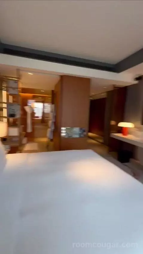 Spectacular Room, Guest Room, 1 King, Taipei 101 View (#1519) bed picture #12