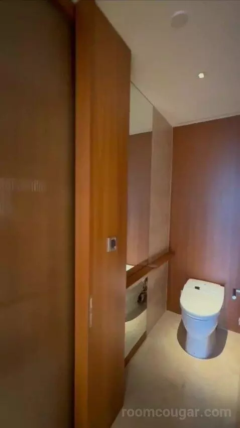 Spectacular Room, Guest Room, 1 King, Taipei 101 View (#1519) bathroom picture #1