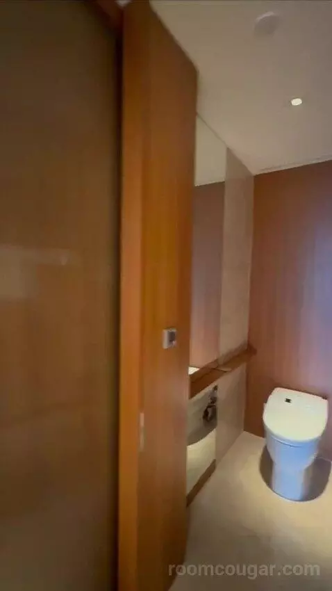 Spectacular Room, Guest Room, 1 King, Taipei 101 View (#1519) bathroom picture #2