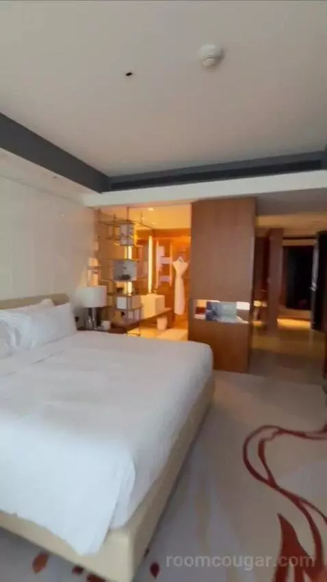 Wonderful Room, Guest Room, 1 King, City View (#1509) bed picture #9