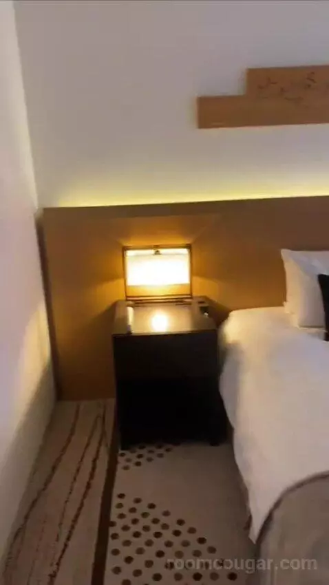 King Room bed picture #5