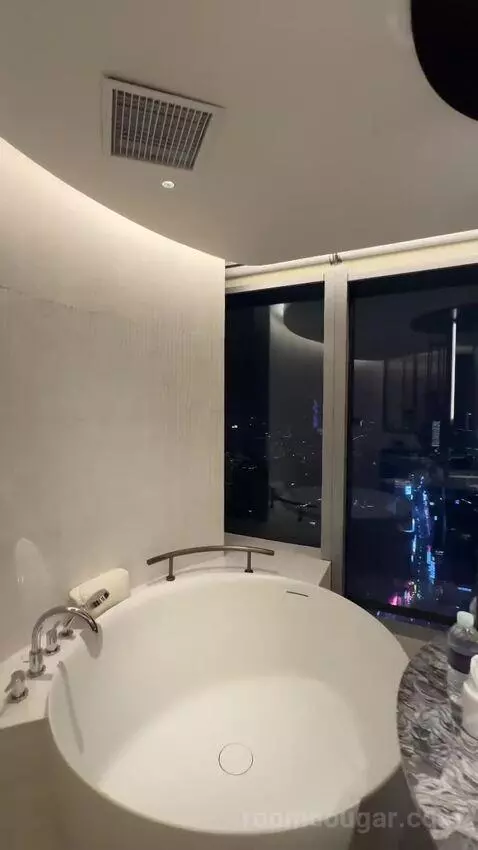 King Premium Bund View Suite (#6003) bathroom picture #8